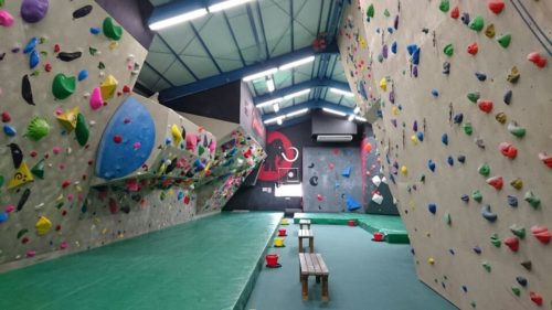 茨城県のクライミング施設「水戸シティロックジム avue（アヴュー）」